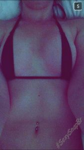 snap-de-cul-fille-du-84-a-poil
